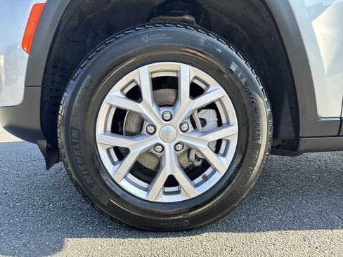 Used 2022 Jeep Grand Cherokee Limited image 22