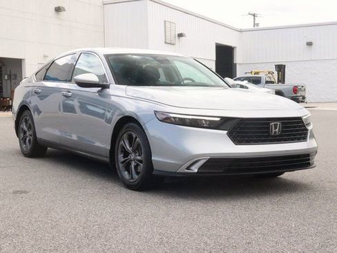 Used 2023 Honda Accord EX image 3