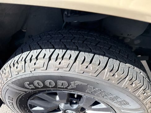 Used 2020 Toyota Tacoma SR5 RWD image 2