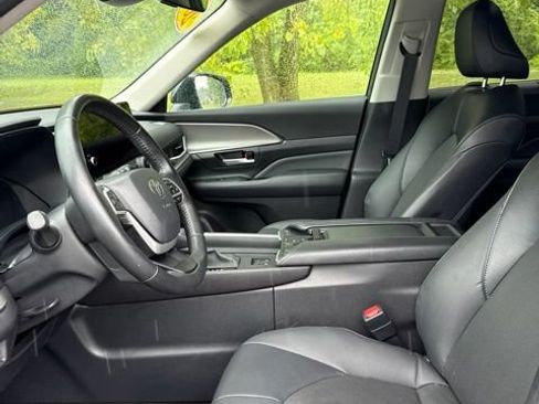 Used 2024 Toyota Grand Highlander AWD image 13