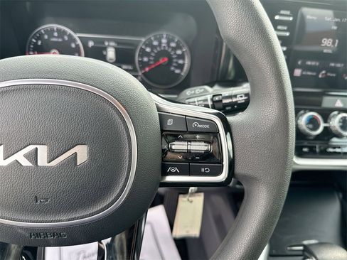 Used 2023 Kia Sorento LX image 18