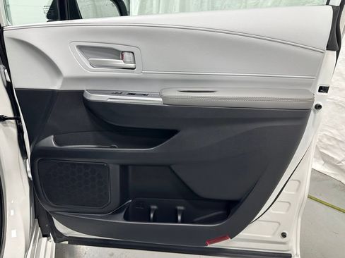 Used 2025 Toyota Sienna LE FWD image 56