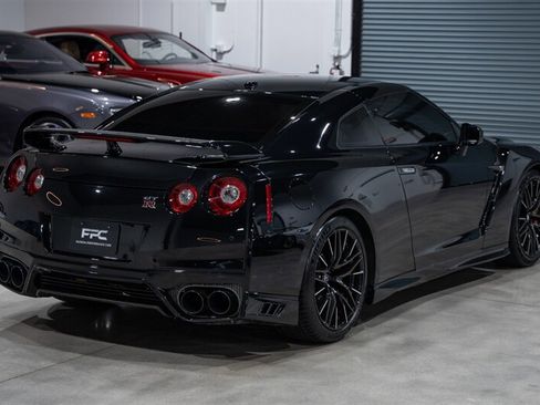 Used 2021 Nissan GT-R Premium AWD/4WD image 6