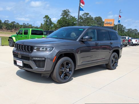 New 2026 Jeep Grand Cherokee L Limited w/ Limited Altitude Package RWD image 4