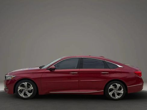 Used 2018 Honda Accord Touring image 4
