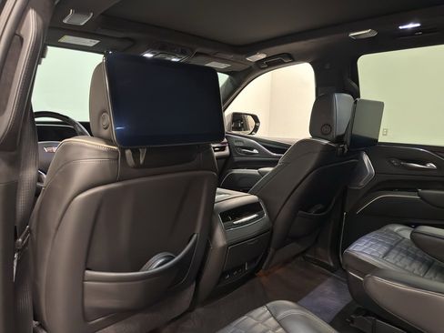 Used 2024 Cadillac Escalade ESV V w/ LPO, ONYX Package image 34