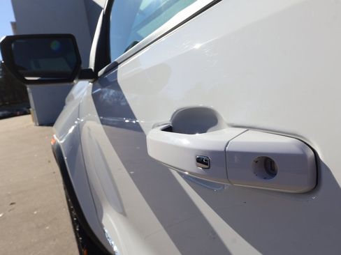 Used 2024 GMC Canyon Elevation w/ Convenience Package image 11