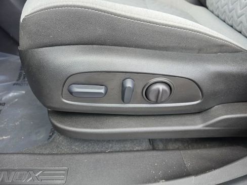 Used 2024 Chevrolet Equinox LS w/ LS Convenience Package FWD image 20