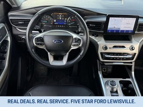 Used 2022 Ford Explorer XLT w/ Equipment Group 202A image 10