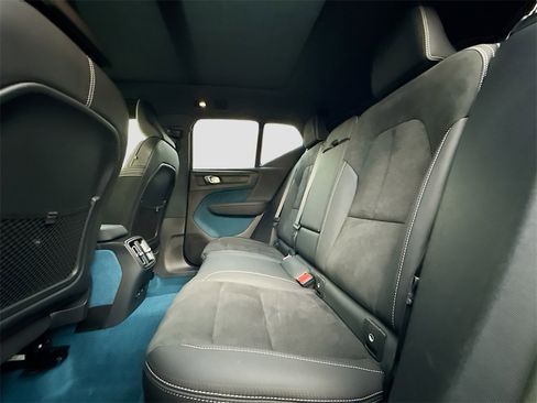 Used 2023 Volvo XC40 Recharge Ultimate image 27