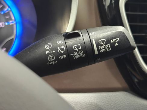 Used 2017 Chrysler Pacifica Touring-L FWD image 52