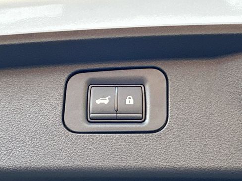 New 2026 Nissan Armada SL w/ Captain's Chari Seat Package image 19