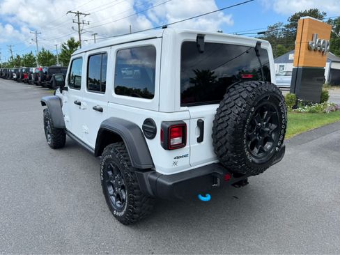 Used 2023 Jeep Wrangler Unlimited w/ Sun & Screen Package AWD/4WD image 9