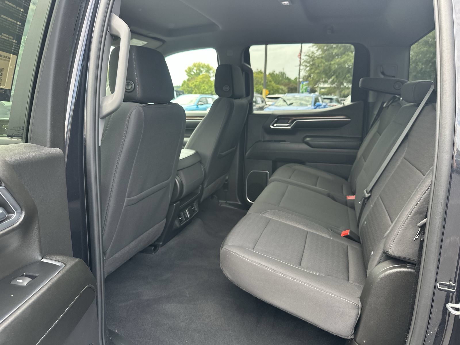 Used 2024 Chevrolet Silverado 1500 LT AWD/4WD image 31
