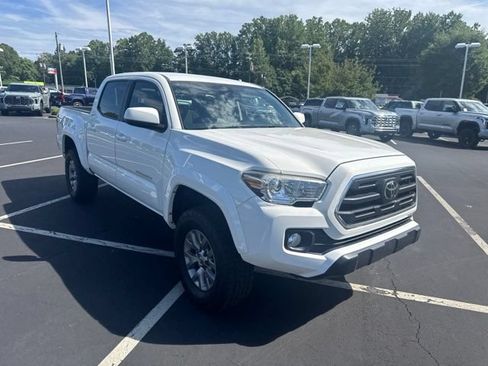 Used 2019 Toyota Tacoma SR5 RWD image 11