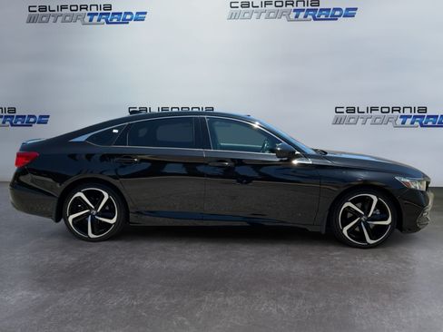Used 2018 Honda Accord Sport image 4