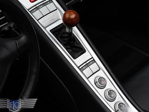 Used 2005 Porsche Carrera GT RWD image 17