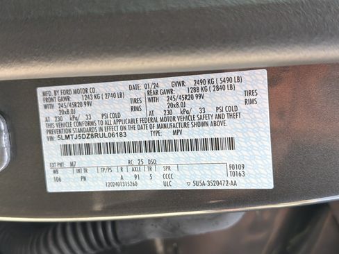 Certified 2024 Lincoln Corsair Grand Touring w/ Rear Removable Package Tray AWD/4WD image 23