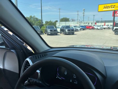 Used 2025 Kia Soul LX w/ LX Technology Package FWD image 32