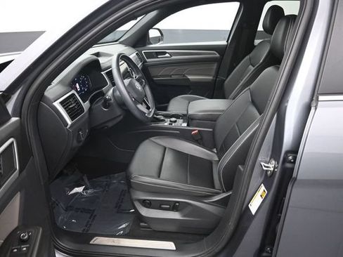 Used 2022 Volkswagen Atlas Cross Sport SE w/ Black Wheel Package AWD/4WD image 9
