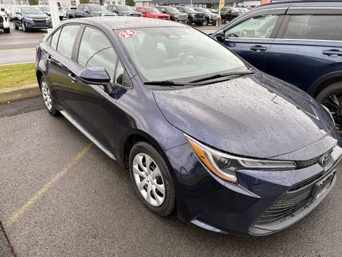 Used 2024 Toyota Corolla LE image 2