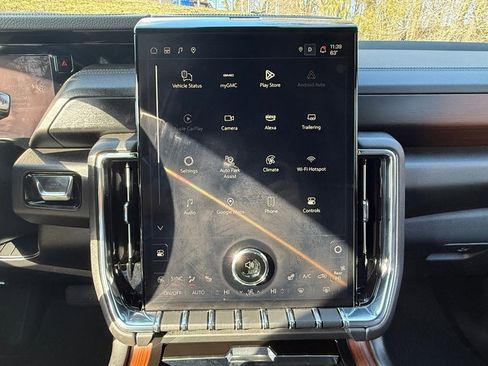 Used 2025 GMC Yukon Denali image 29