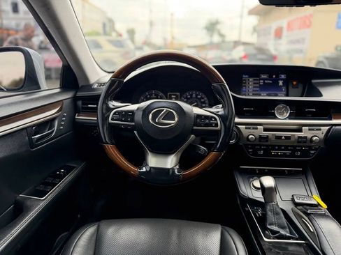 Used 2016 Lexus ES 350 w/ Navigation System Package image 32