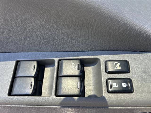 Used 2016 Nissan Frontier SV w/ SV Value Truck Package RWD image 6