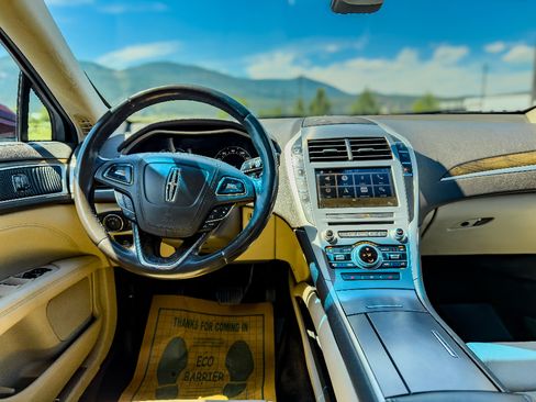 Used 2017 Lincoln MKZ Select w/ Select Plus Package FWD image 9