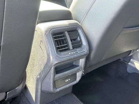 Used 2024 Volkswagen Taos SE image 25