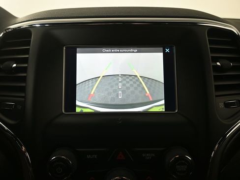 Used 2018 Jeep Grand Cherokee Laredo image 29