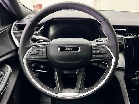 New 2025 Jeep Grand Cherokee L Altitude image 28