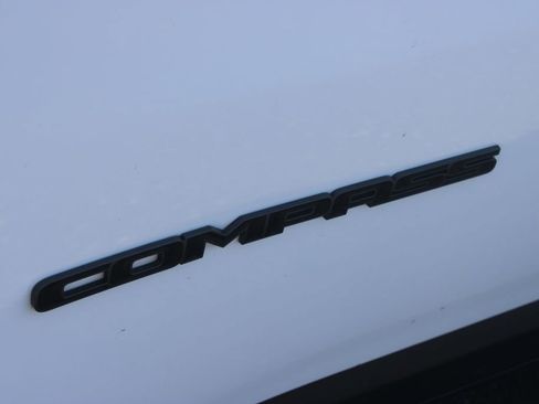 Used 2025 Jeep Compass Trailhawk AWD/4WD image 19