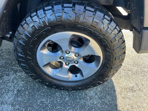 Used 2017 Jeep Wrangler Unlimited Sahara w/ Dual Top Group image 18