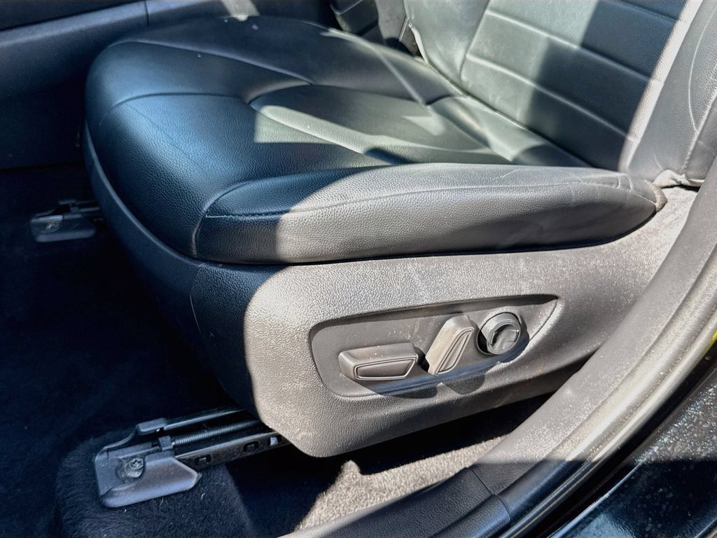 Used 2022 Toyota Highlander XLE AWD/4WD image 19
