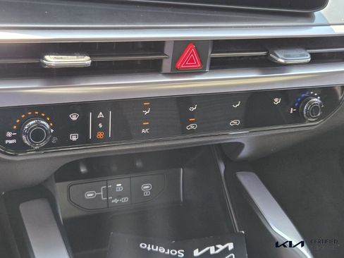 Certified 2025 Kia Sorento LX image 24