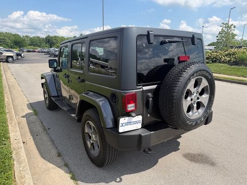 Used 2017 Jeep Wrangler Unlimited Sahara w/ Connectivity Group AWD/4WD image 4