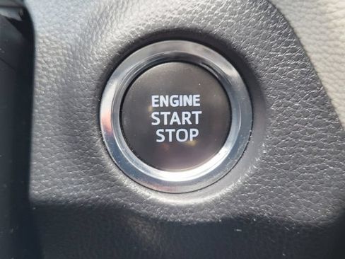 Used 2021 Toyota RAV4 XLE w/ Convenience Package AWD/4WD image 20