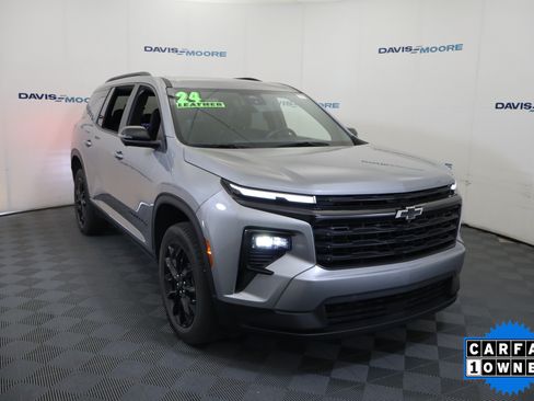 Used 2024 Chevrolet Traverse LT w/ Midnight/Sport Edition FWD image 3