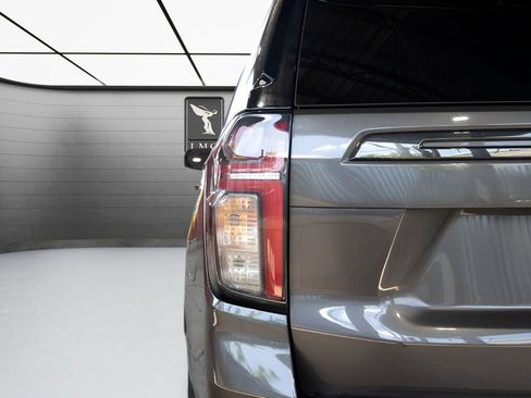 Used 2021 Chevrolet Tahoe RST w/ Luxury Package AWD/4WD image 16