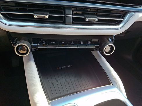 Certified 2025 Chevrolet Equinox EV LT image 16