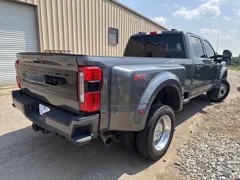 Certified 2025 Ford F450 Platinum w/ FX4 Off-Road Package AWD/4WD image 4