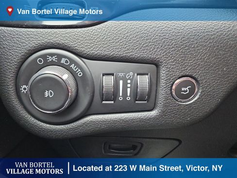 Used 2023 Jeep Cherokee Altitude Lux AWD/4WD image 17