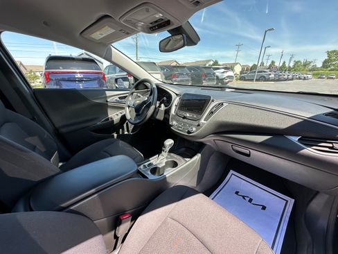 Used 2022 Chevrolet Malibu LS FWD image 16