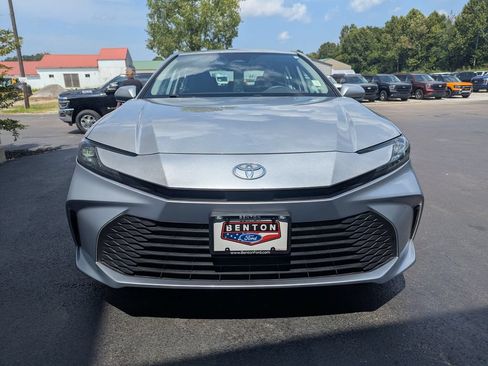Used 2025 Toyota Camry LE FWD image 8