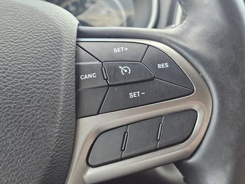 Used 2019 Jeep Cherokee Limited w/ Luxury Group FWD image 24