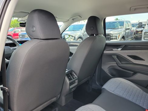 Used 2025 Volkswagen Tiguan S FWD image 18