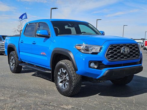 Used 2020 Toyota Tacoma TRD Off-Road w/ Technology Package image 3
