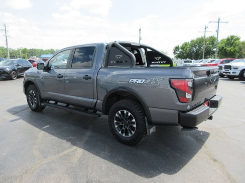 Used 2021 Nissan Titan PRO-4X w/ Pro-4x Convenience Package AWD/4WD image 10