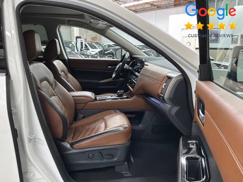 Used 2024 Nissan Pathfinder Platinum FWD image 12